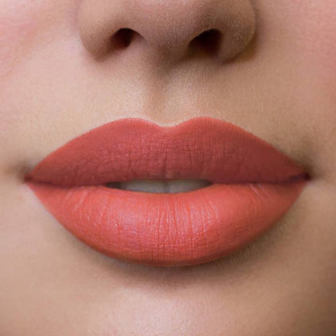 LABIAL LIQUIDO RESIST APRUEBA DE BESOS VOGUE